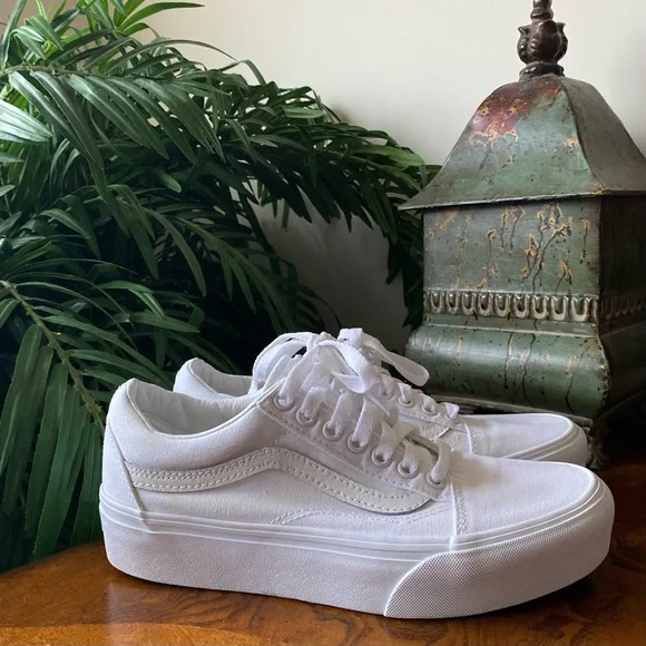 VANS Old Skool Classic White Sneakers - Picture 1 of 8